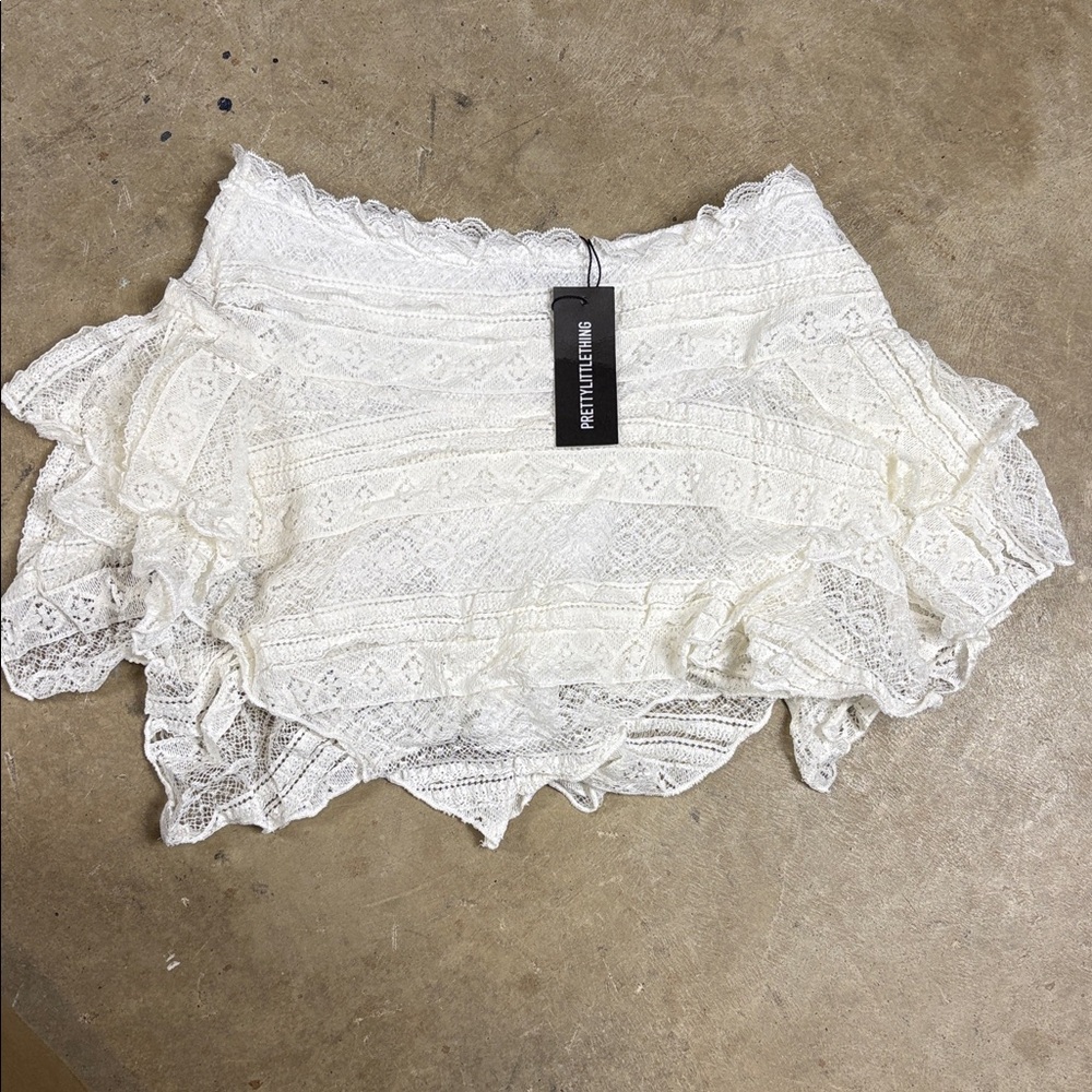 Women's PrettyLittleThing Cream Lace Low Rise Hanky Hem Micro Mini Skirt Size 4